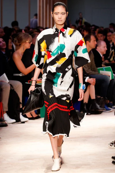 Look 17